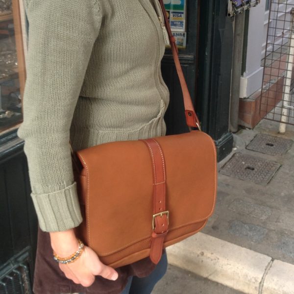 Besace moyen modèle  avec boucle – Image 3