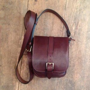 Pochette homme à boucle