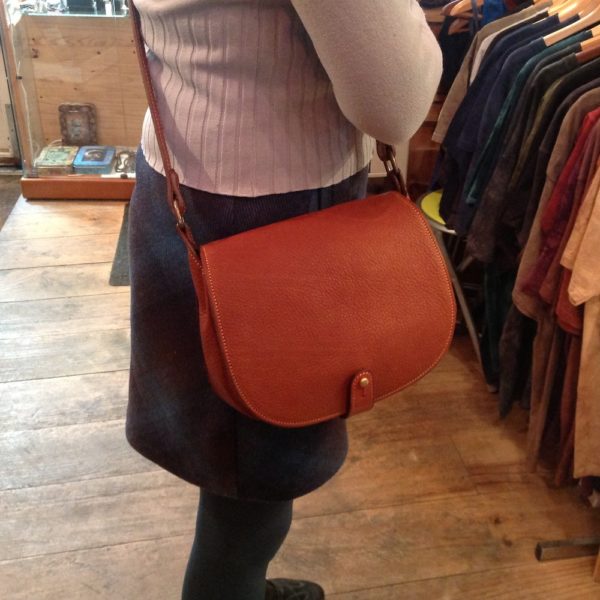 Sac arrondi petit modèle clair – Image 2