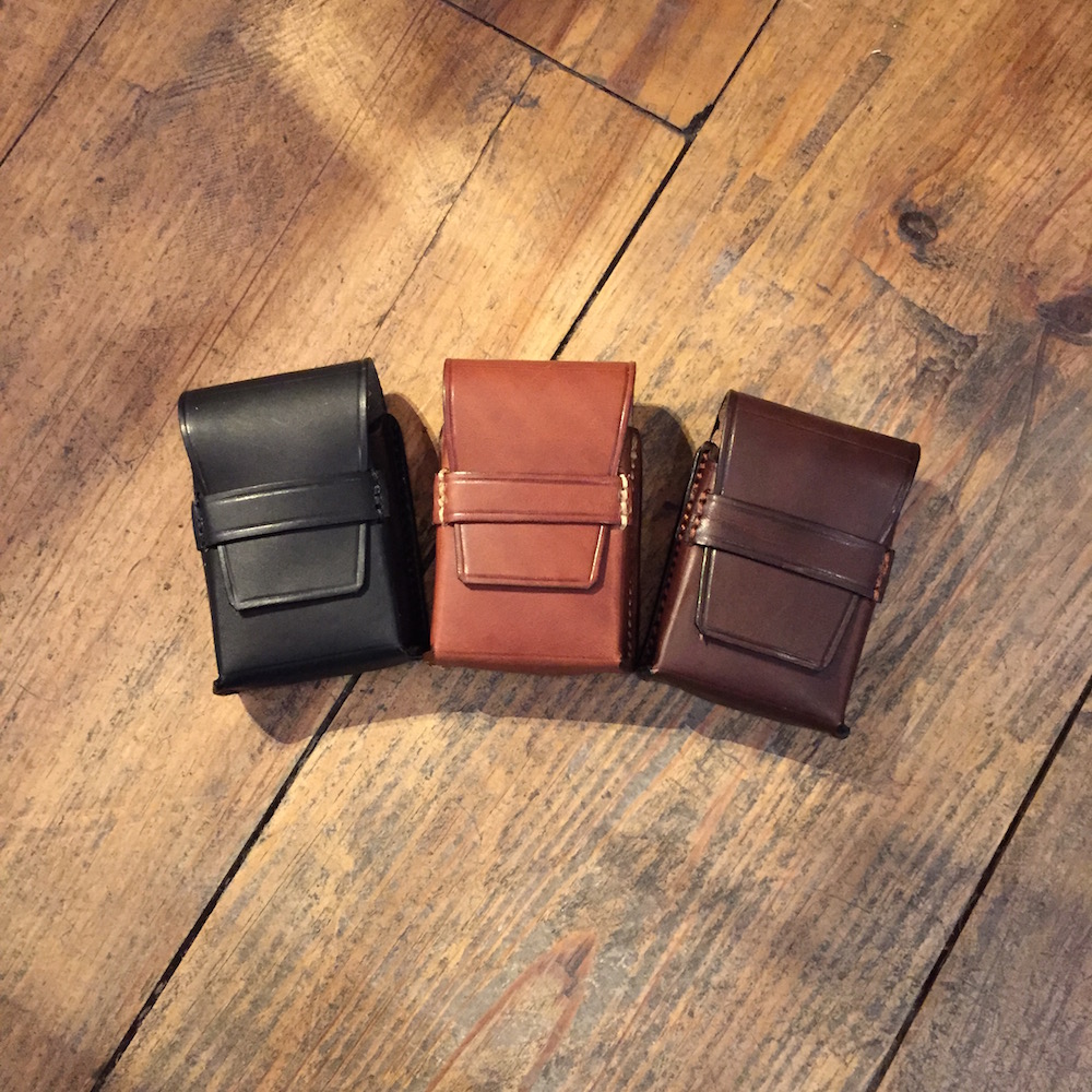 Benoit l'Artisan  Etui en cuir marron clair, pour couteau de